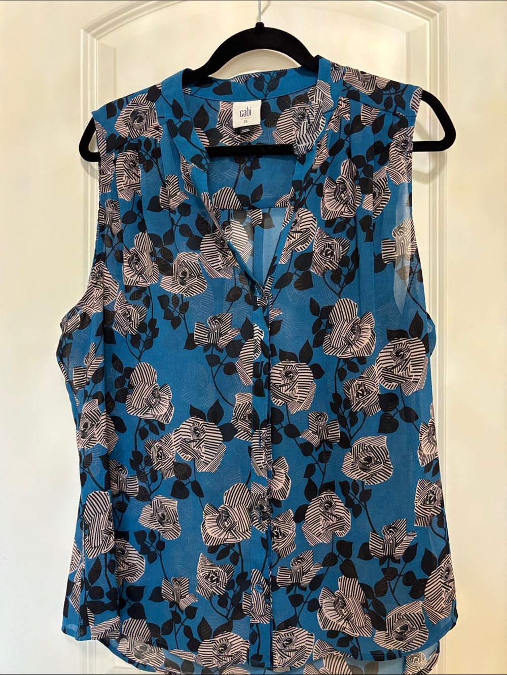 Cabi engrave Blue Floral Sleeveless Blouse